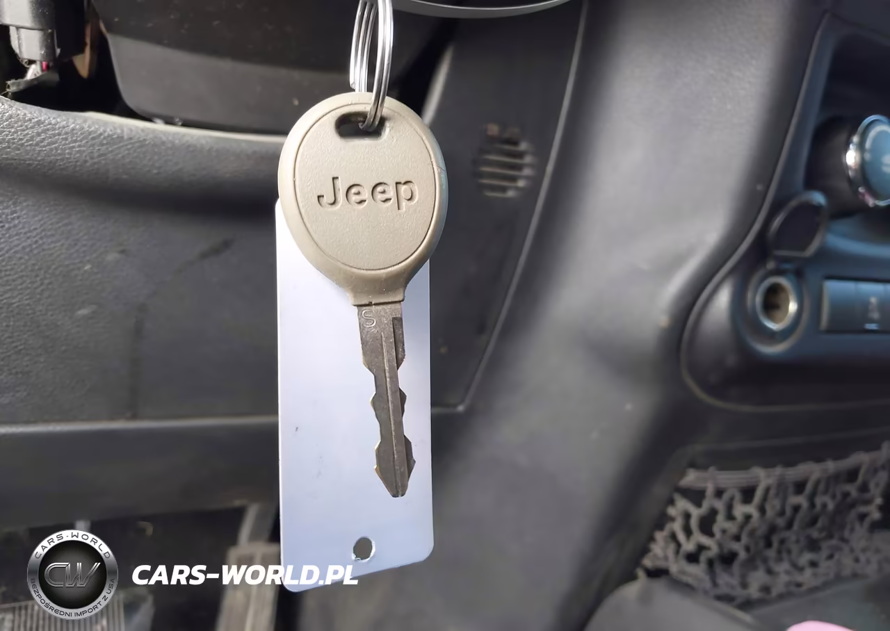 2015 Jeep Wrangler Unlimited Sport VIN:1C4BJWDGXFL747760 - 11