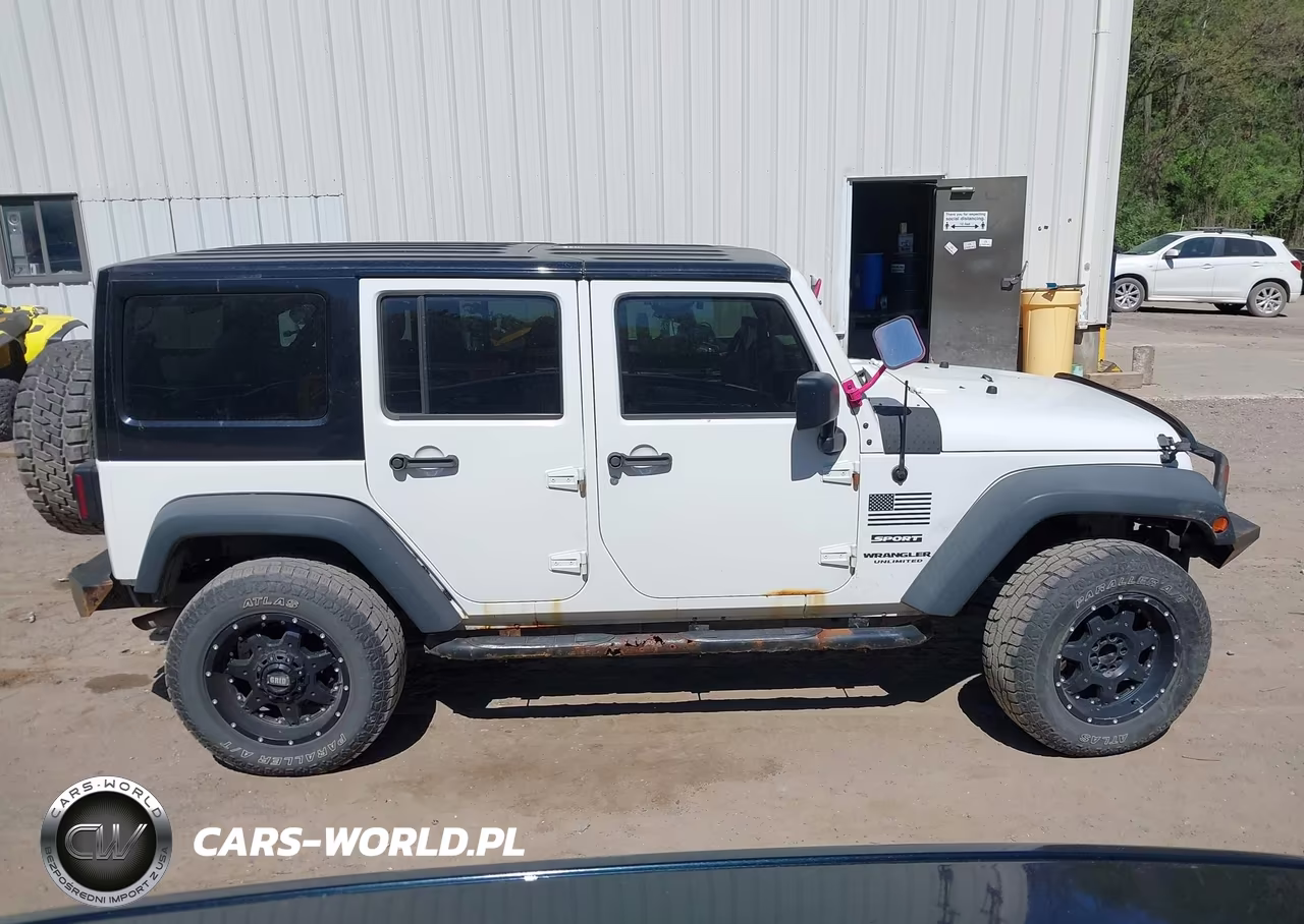2015 Jeep Wrangler Unlimited Sport VIN:1C4BJWDGXFL747760 - 13