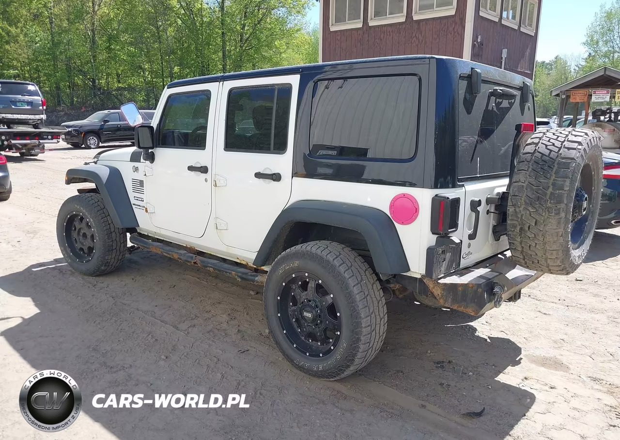 2015 Jeep Wrangler Unlimited Sport VIN:1C4BJWDGXFL747760 - 3