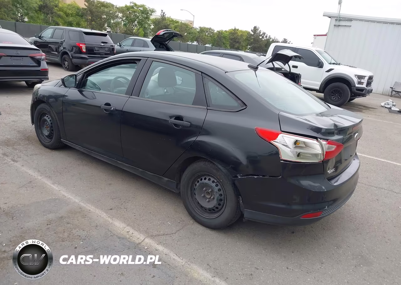 2014 Ford Focus S VIN:1FADP3E22EL341923 - 3