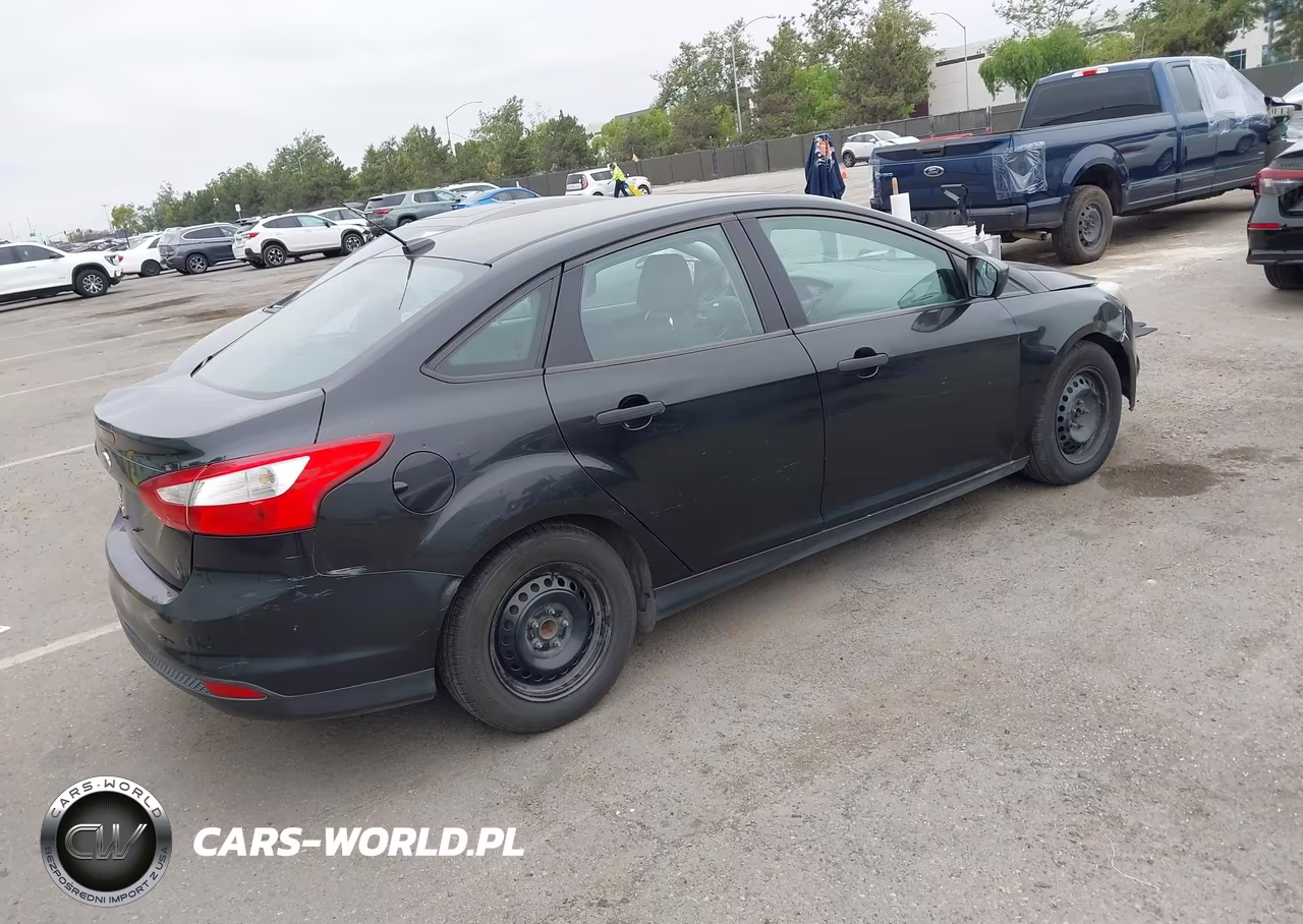 2014 Ford Focus S VIN:1FADP3E22EL341923 - 4