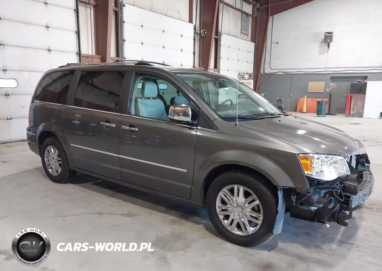 2010 Chrysler Town & Country New Limited