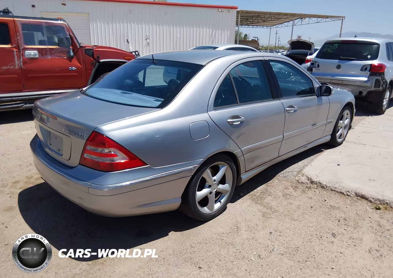 2005 Mercedes-Benz C 230 Kompressor Sport VIN:WDBRF40J55F682124 - 4