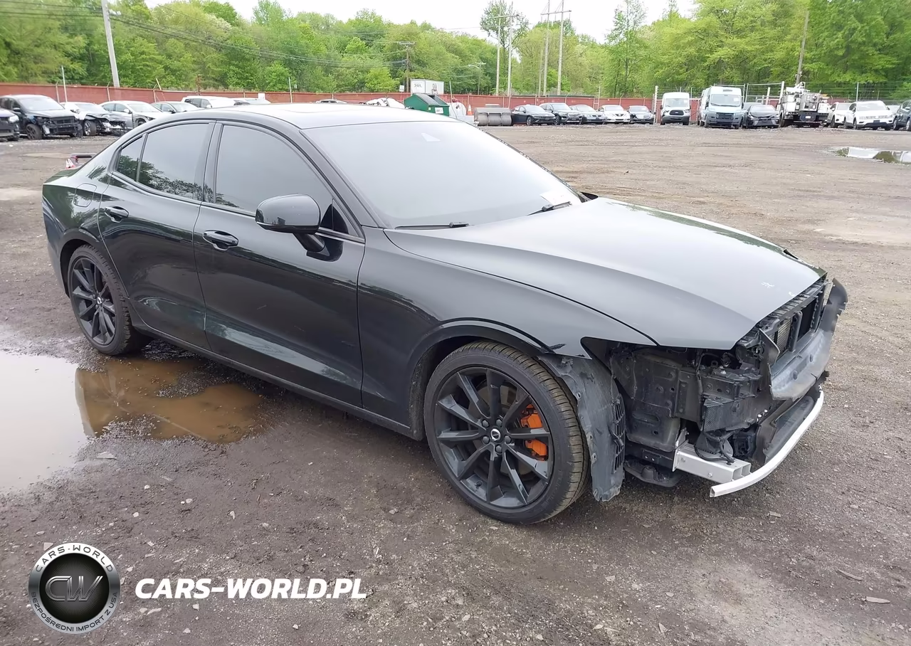 2020 Volvo S60 T6 Momentum – zdjęcie 1 z 17