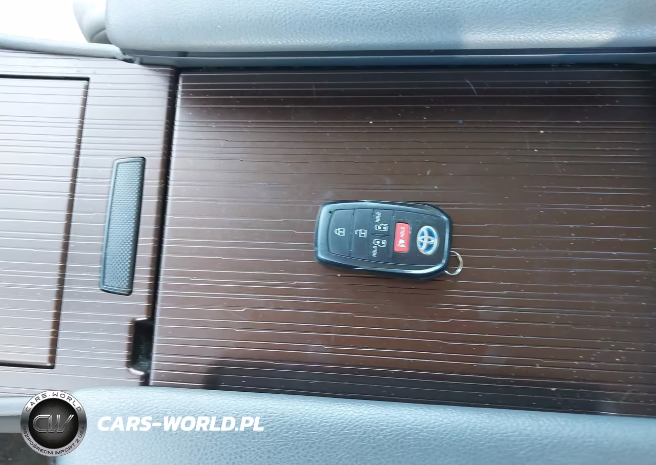 2023 Toyota Sienna Le VIN:5TDKRKEC1PS165589 - 11