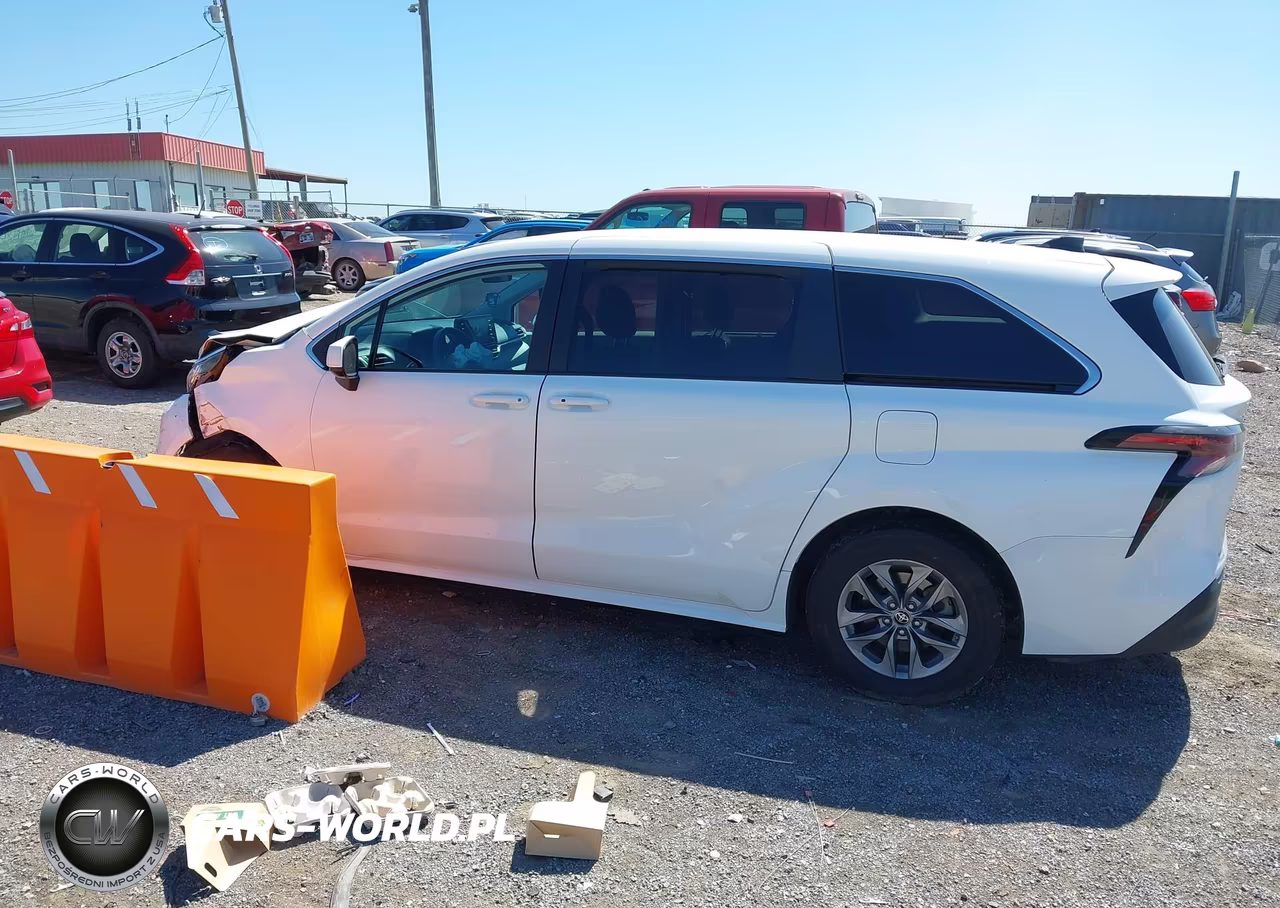 2023 Toyota Sienna Le VIN:5TDKRKEC1PS165589 - 3