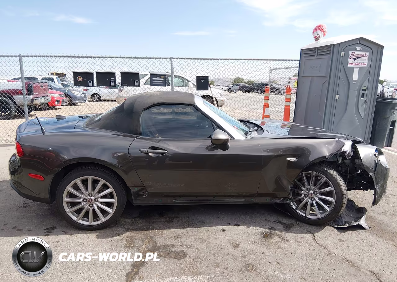 2017 Fiat 124 Spider Lusso VIN:JC1NFAEK9H0128136 - 13