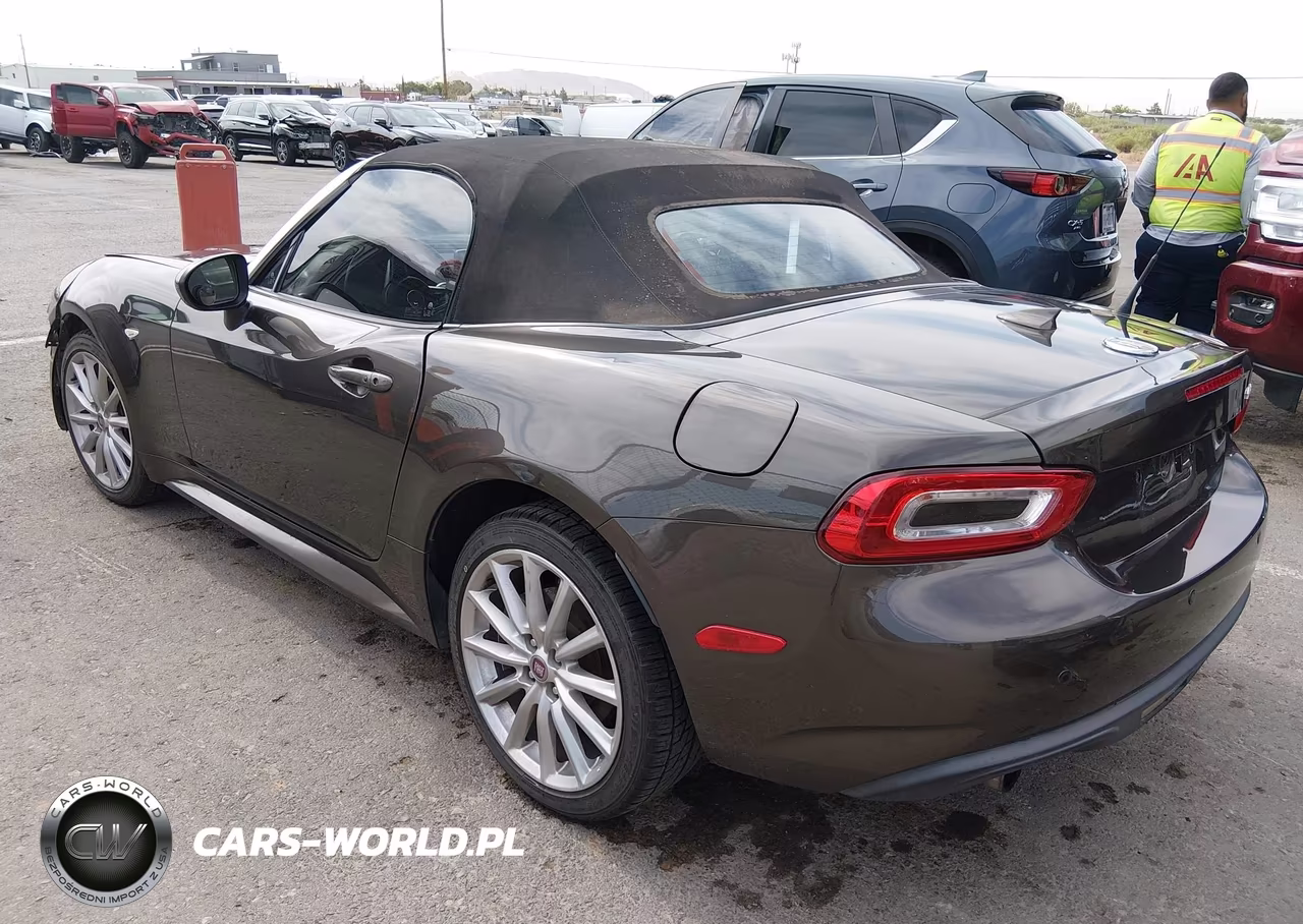 2017 Fiat 124 Spider Lusso VIN:JC1NFAEK9H0128136 - 3