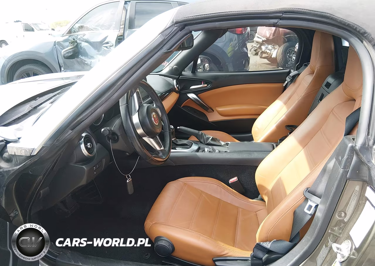 2017 Fiat 124 Spider Lusso VIN:JC1NFAEK9H0128136 - 5