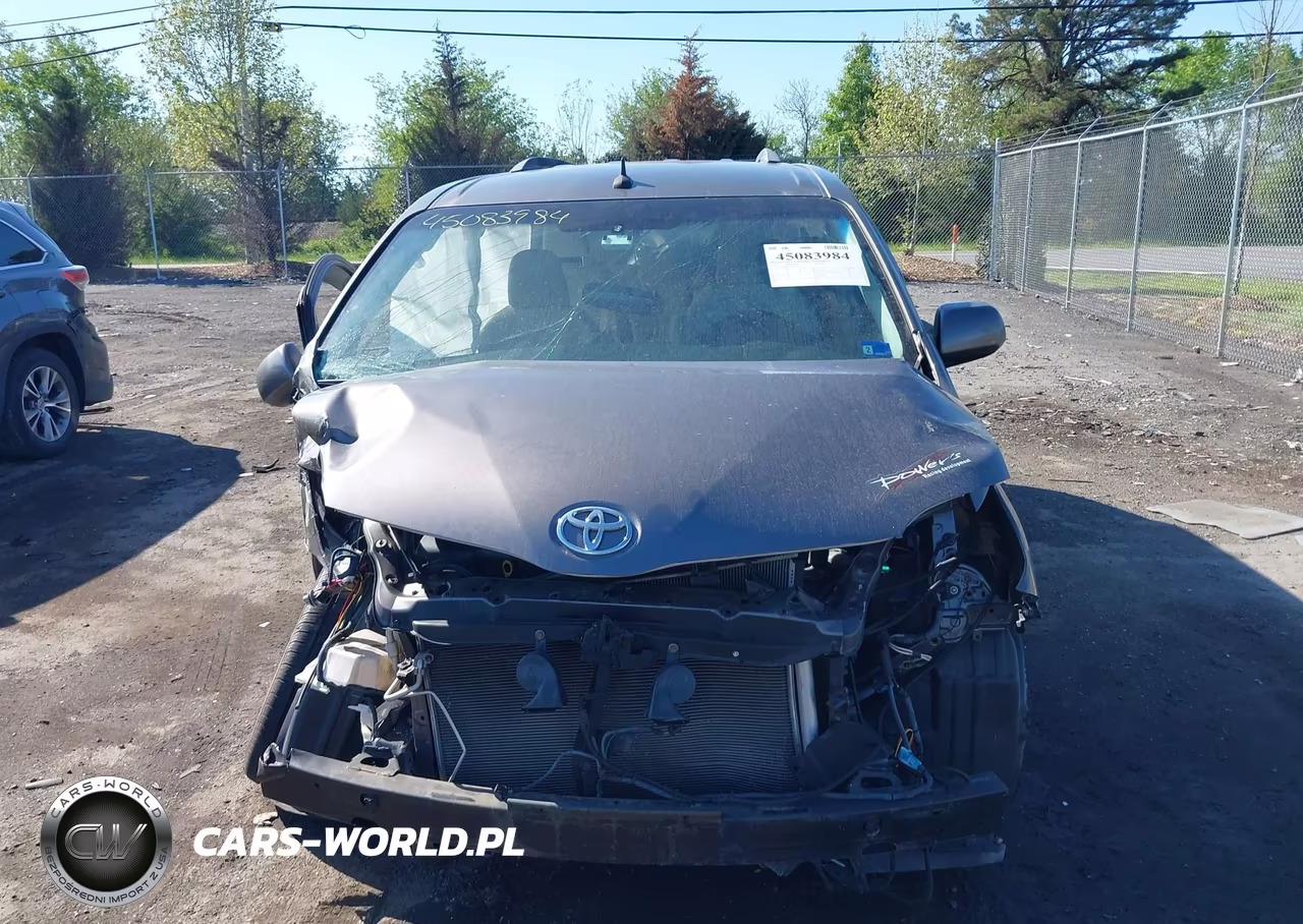 2011 Toyota Sienna Le V6 VIN:5TDKK3DC2BS031940 - 12