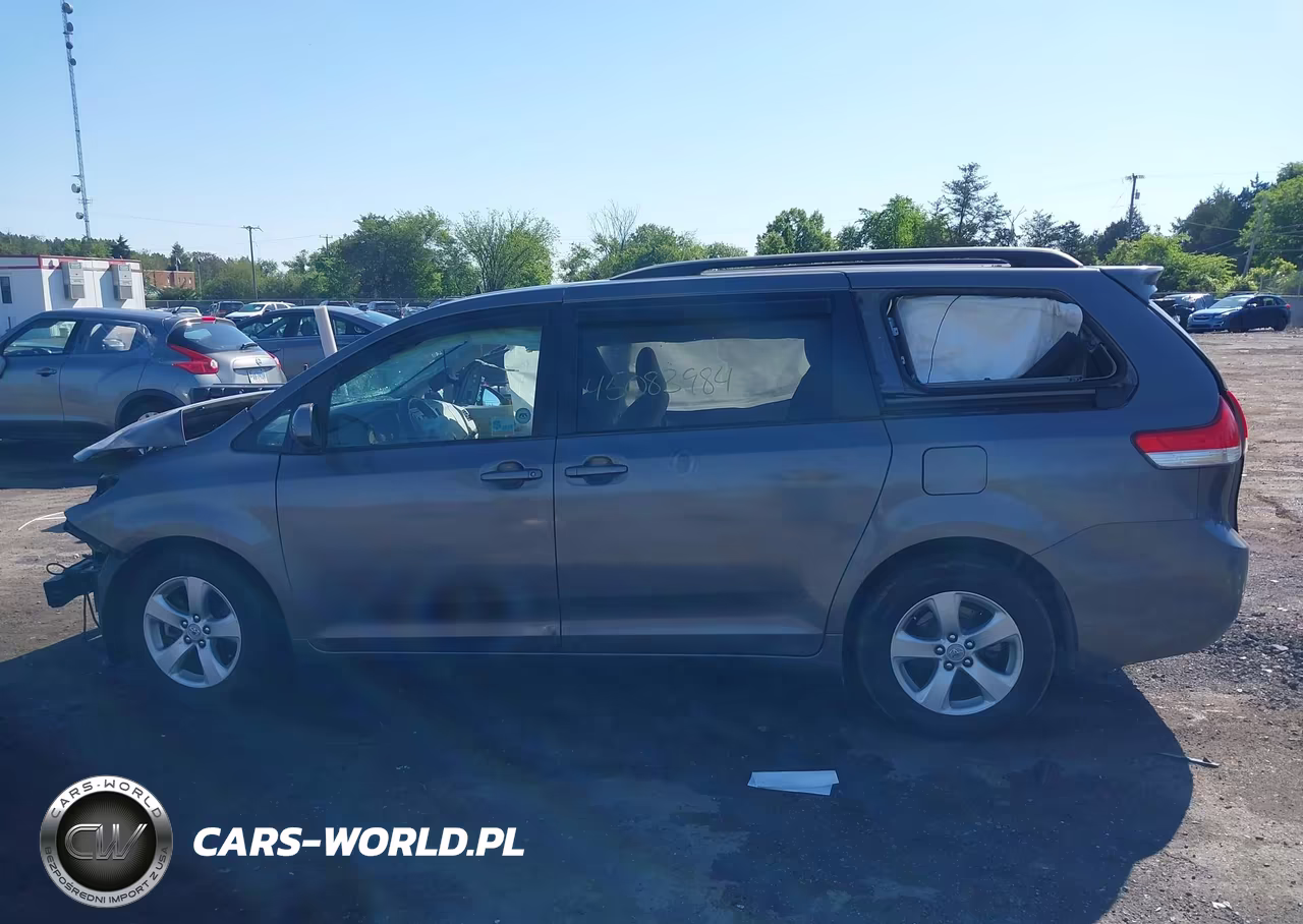 2011 Toyota Sienna Le V6 VIN:5TDKK3DC2BS031940 - 14