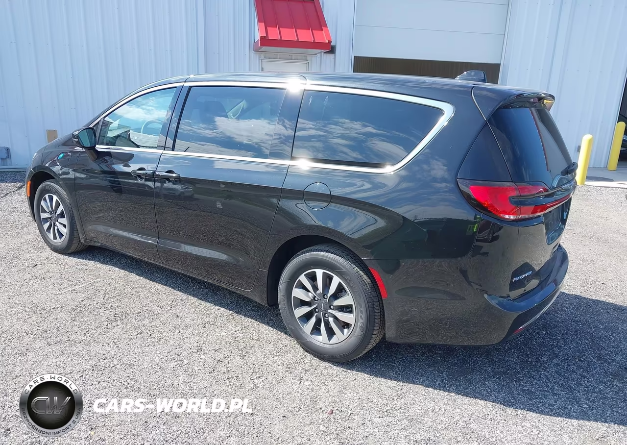 2022 Chrysler Pacifica Hybrid Touring L VIN:2C4RC1L72NR222050 - 3