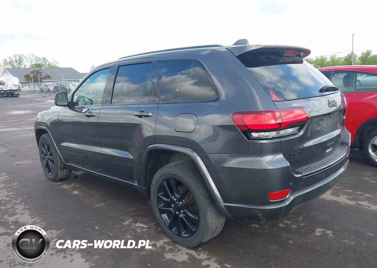 2017 Jeep Grand Cherokee Altitude 4X4 VIN:1C4RJFAG3HC767953 - 3