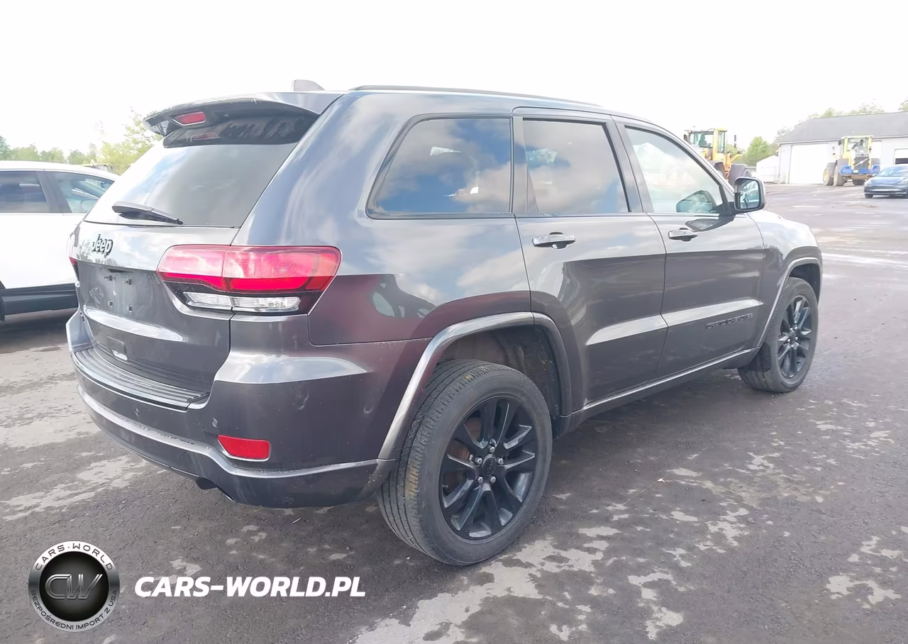 2017 Jeep Grand Cherokee Altitude 4X4 VIN:1C4RJFAG3HC767953 - 4