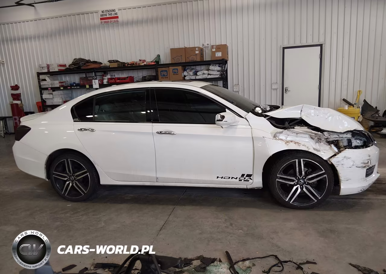 2015 Honda Accord Touring VIN:1HGCR3F99FA009889 - 13