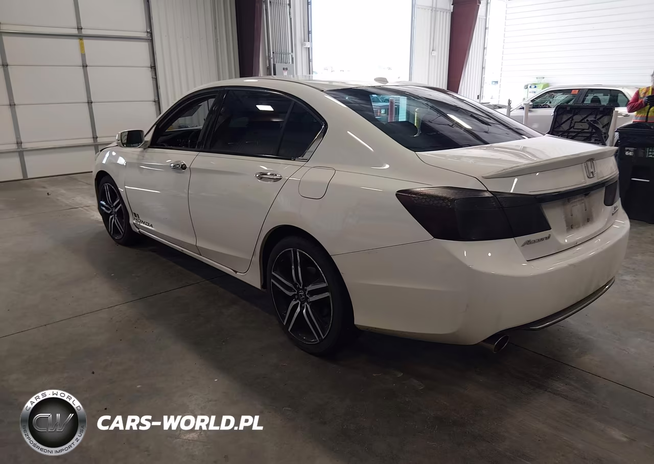 2015 Honda Accord Touring VIN:1HGCR3F99FA009889 - 3
