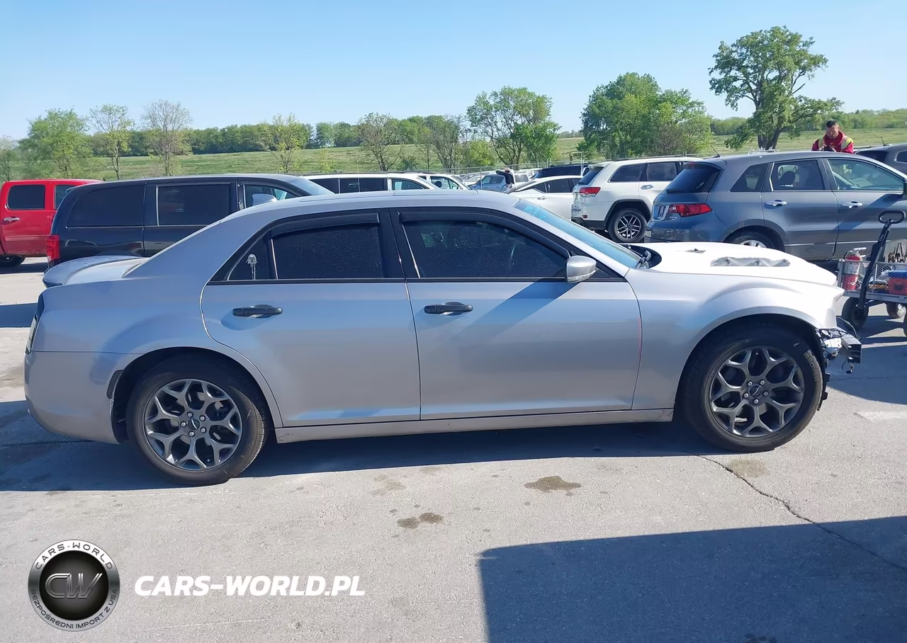2016 Chrysler 300 300S VIN:2C3CCAGG8GH208912 - 13