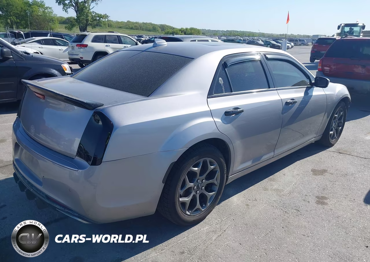 2016 Chrysler 300 300S VIN:2C3CCAGG8GH208912 - 4