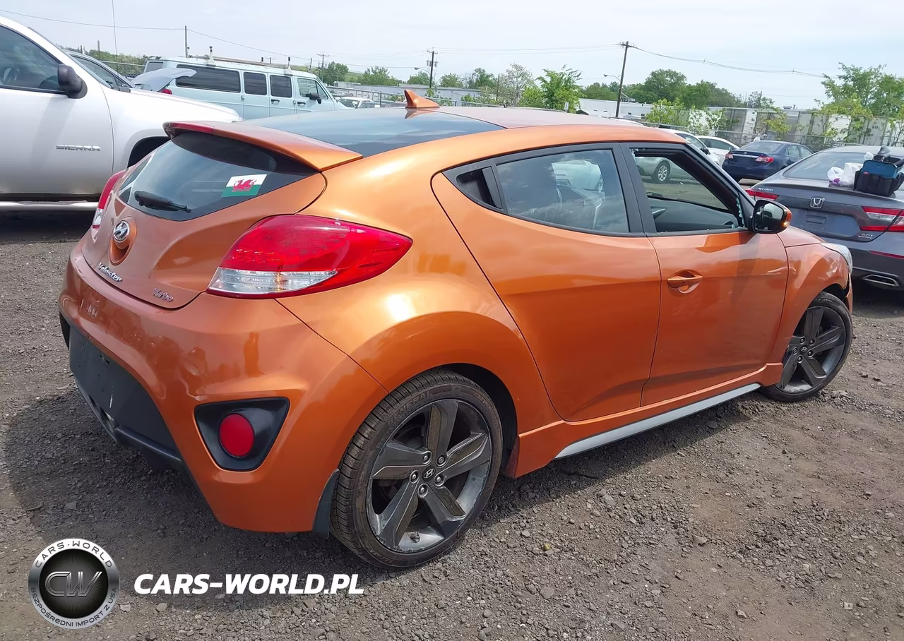 2015 Hyundai Veloster Turbo VIN:KMHTC6AE7FU216488 - 4