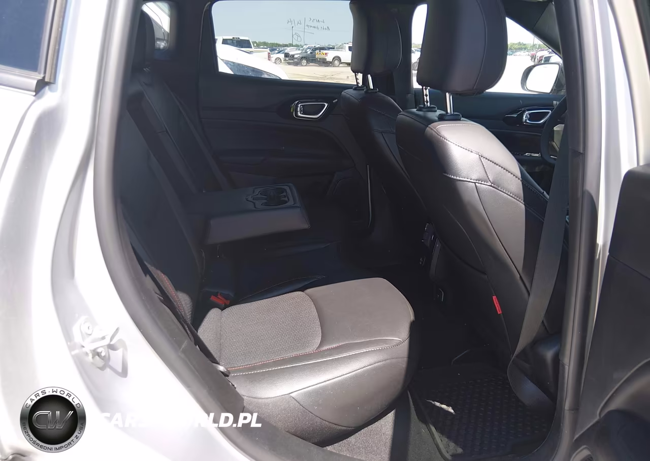 2025 Jeep Compass Trailhawk 4X4 VIN:3C4NJDDN6ST621815 - 8
