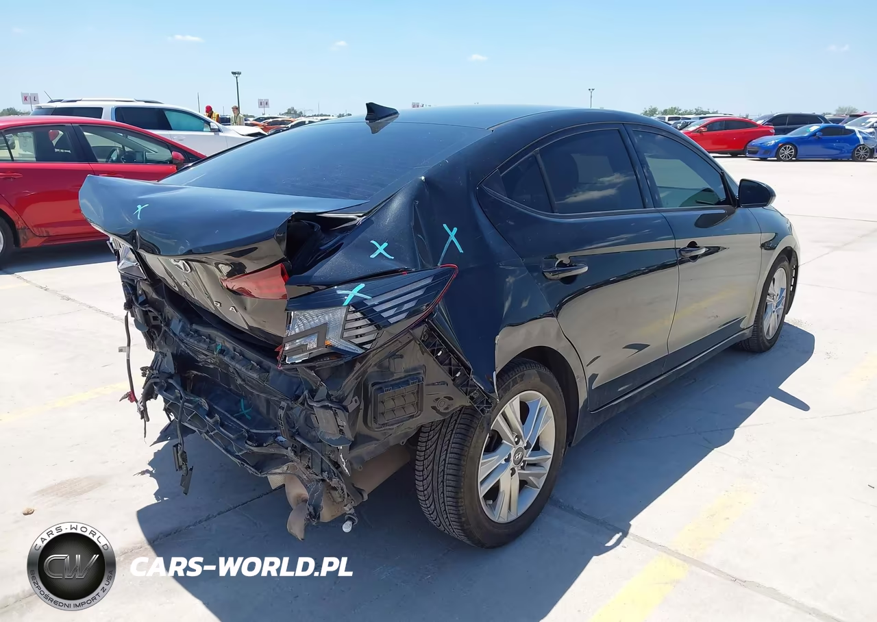 2020 Hyundai Elantra Sel VIN:5NPD84LF5LH580886 - 4