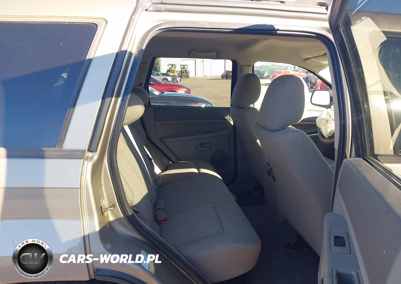2005 Jeep Grand Cherokee Laredo VIN:1J4GR48K75C691173 - 8
