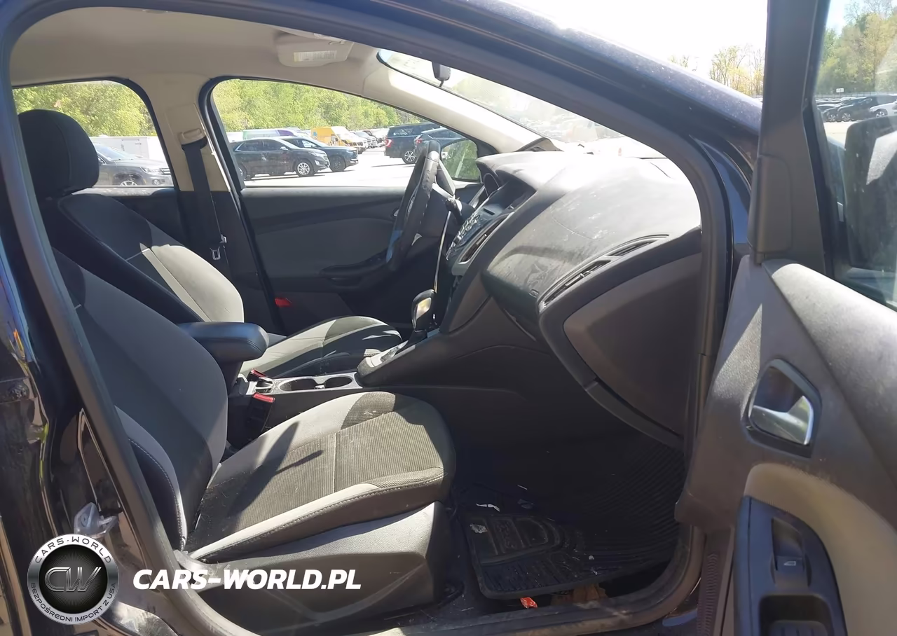2014 Ford Focus Se VIN:1FADP3K26EL174647 - 5