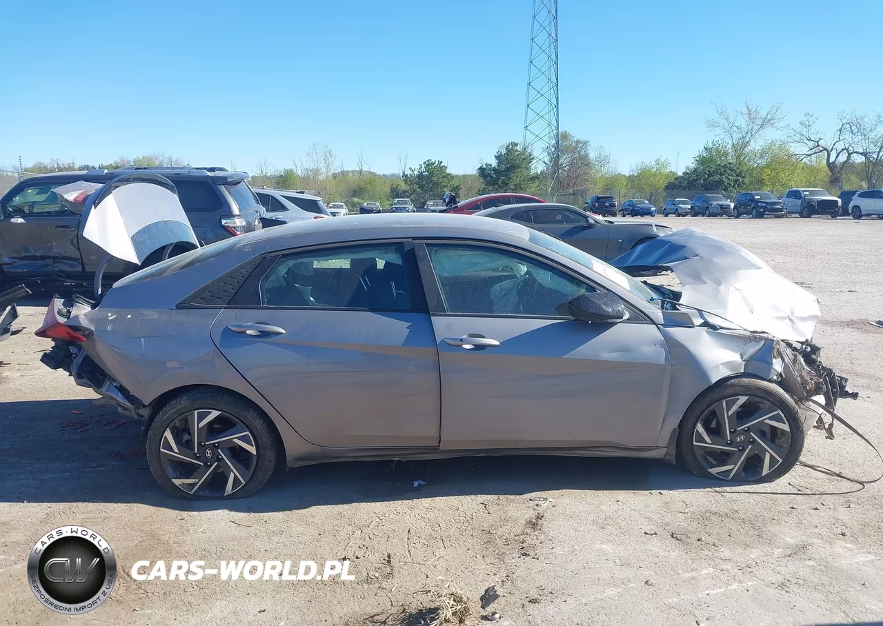 2025 Hyundai Elantra Sel Sport VIN:KMHLM4DG6SU879995 - 13
