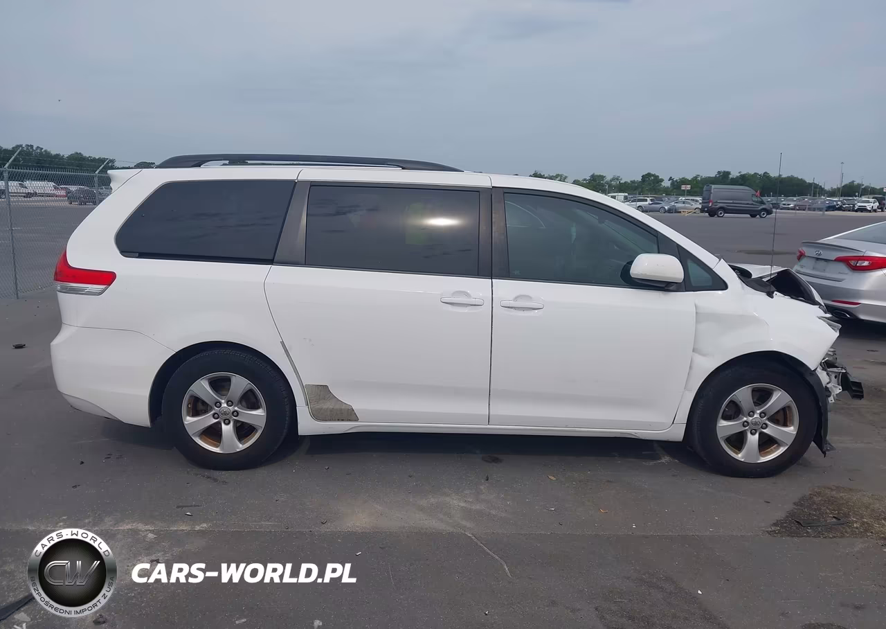 2013 Toyota Sienna Le V6 8 Passenger VIN:5TDKK3DC0DS319250 - 13