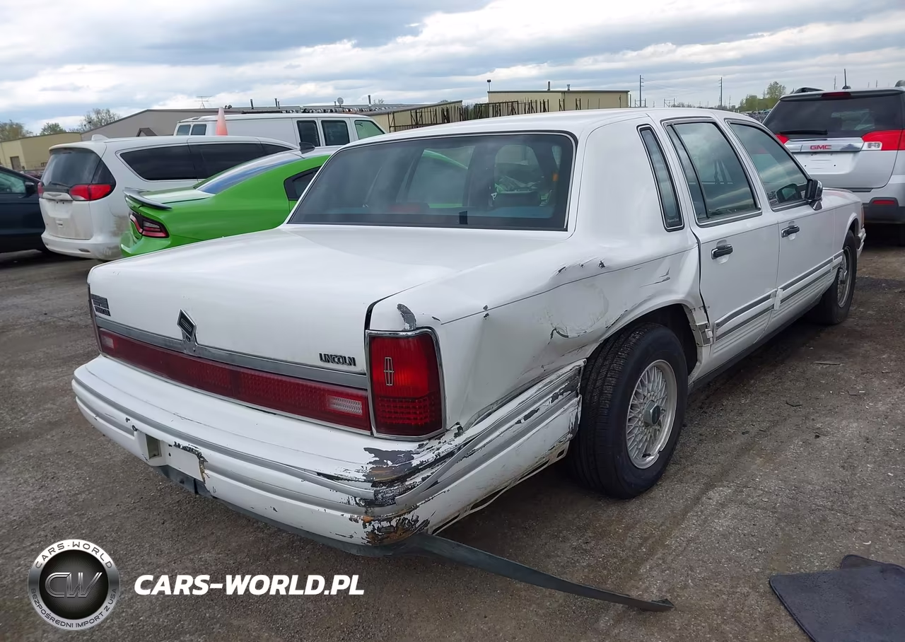 1994 Lincoln Town Car Signature-Tournament VIN:1LNLM82W5RY676231 - 4
