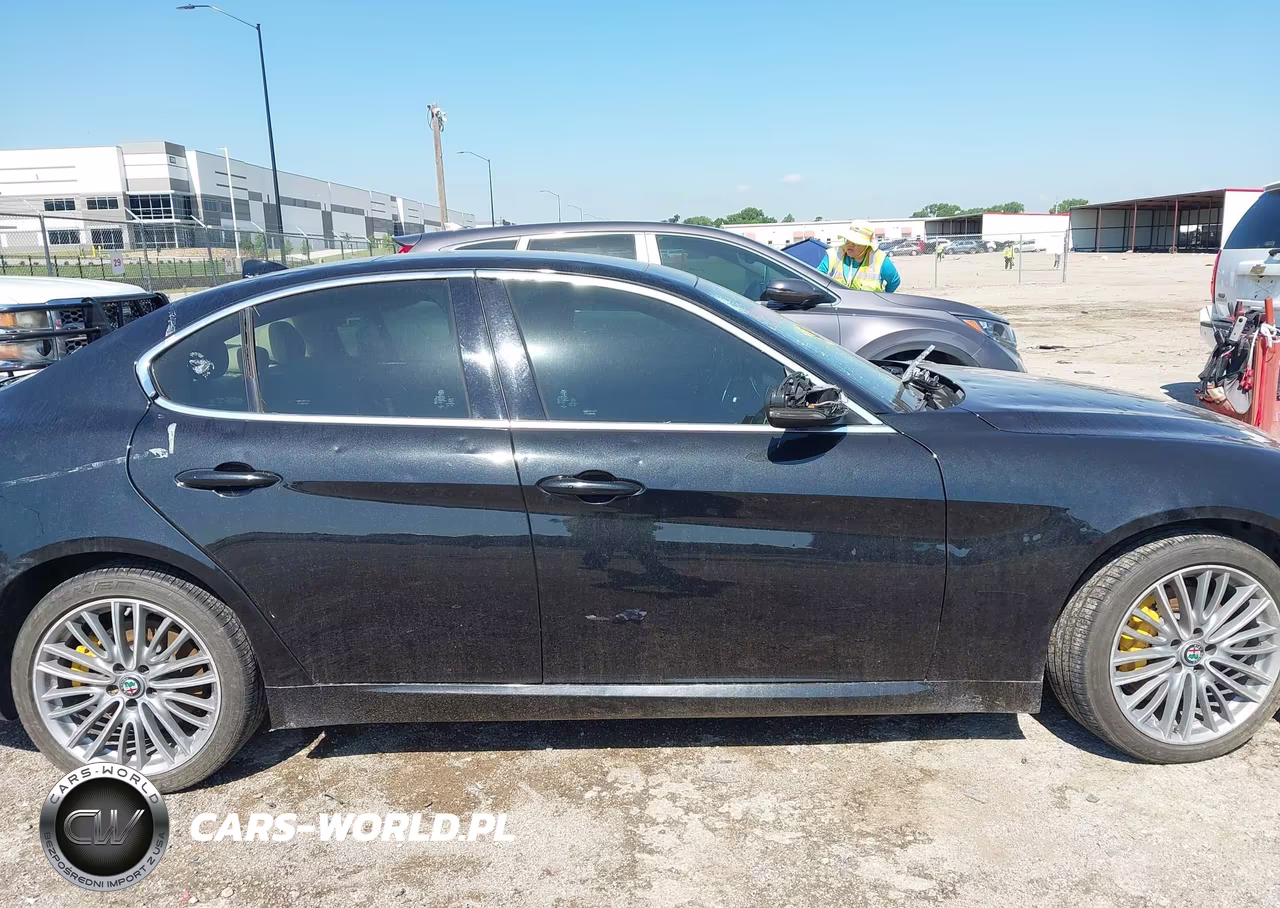 2018 Alfa Romeo Giulia Ti Lusso Awd VIN:ZARFAEEN7J7576711 - 13