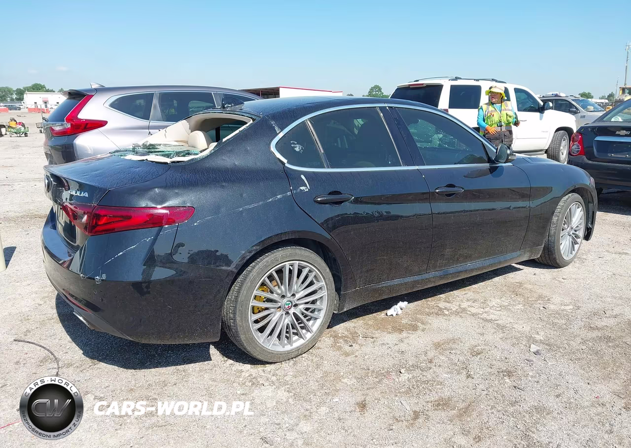 2018 Alfa Romeo Giulia Ti Lusso Awd VIN:ZARFAEEN7J7576711 - 4