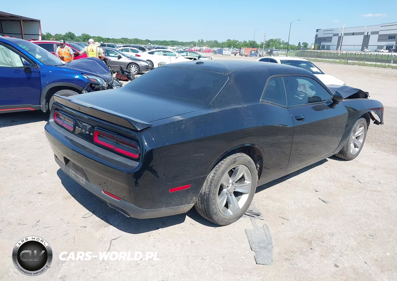2018 Dodge Challenger Sxt VIN:2C3CDZAG4JH245404 - 4
