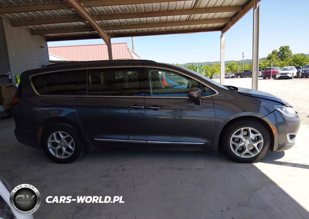 2017 Chrysler Pacifica Touring-L VIN:2C4RC1BG9HR676317 - 13
