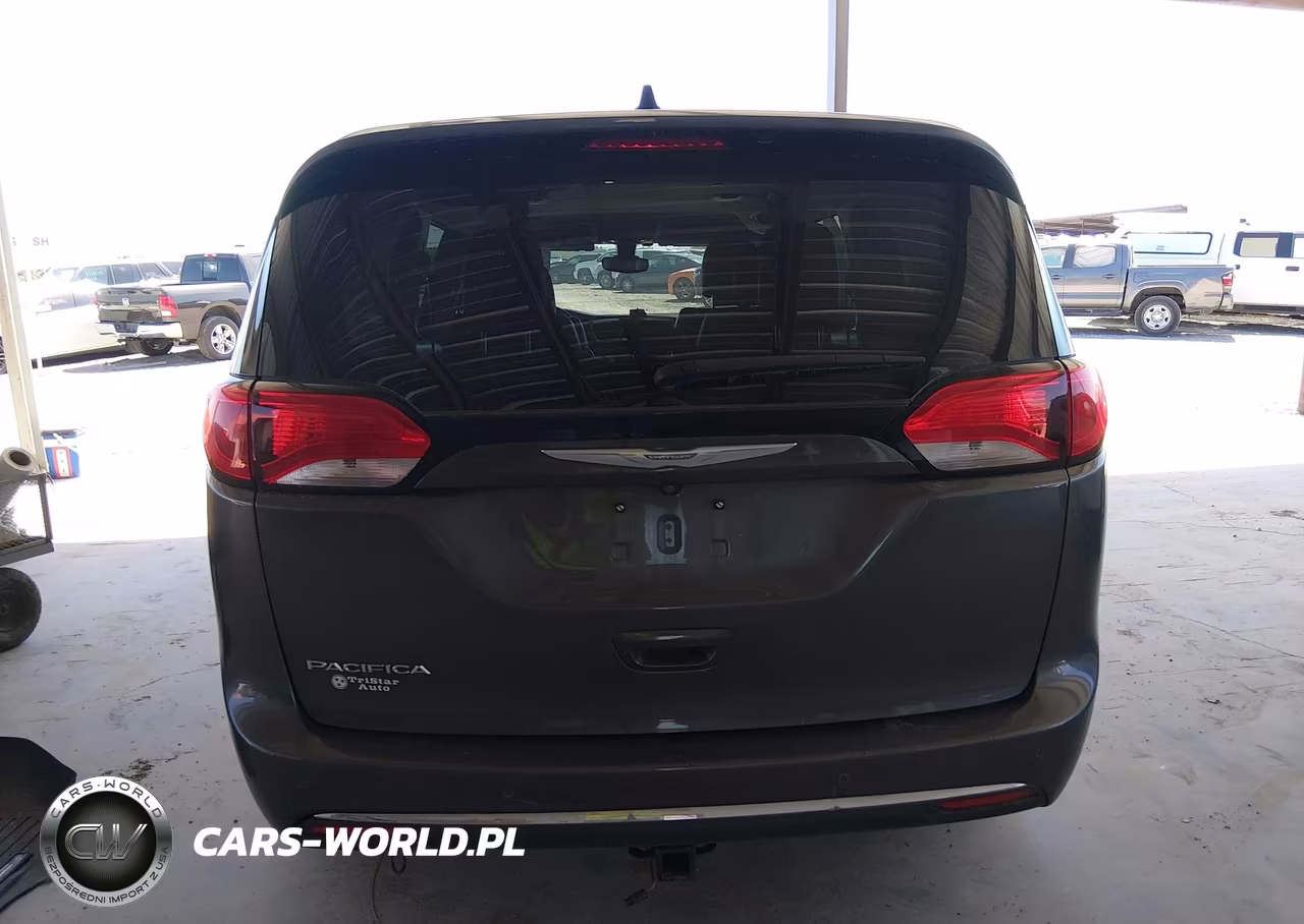 2017 Chrysler Pacifica Touring-L VIN:2C4RC1BG9HR676317 - 16