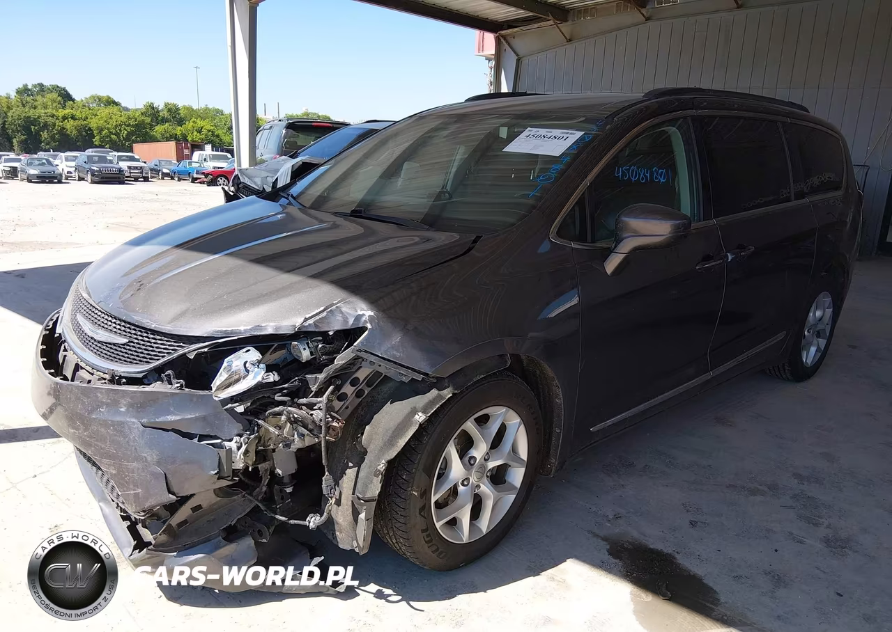 2017 Chrysler Pacifica Touring-L VIN:2C4RC1BG9HR676317 - 2