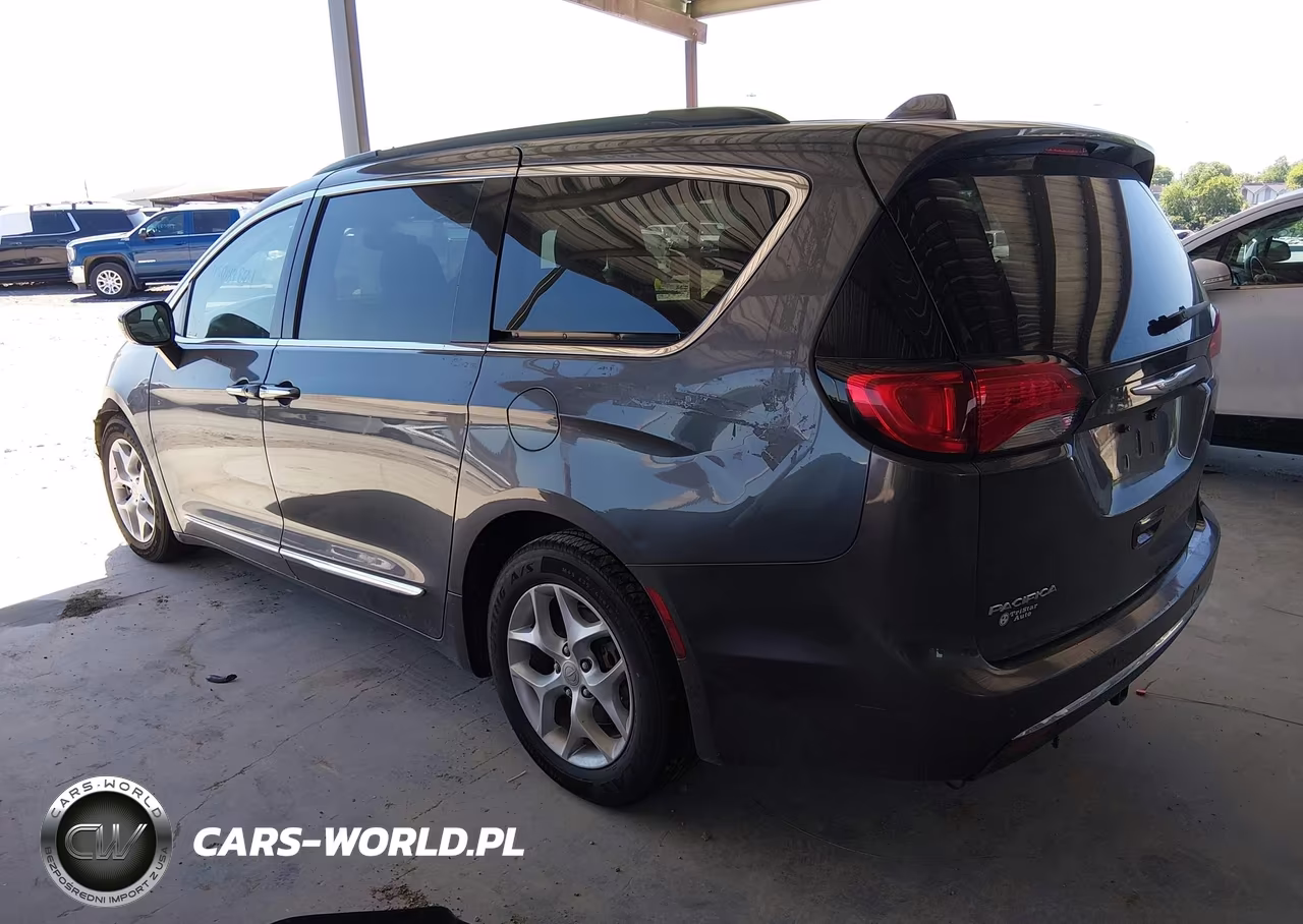 2017 Chrysler Pacifica Touring-L VIN:2C4RC1BG9HR676317 - 3