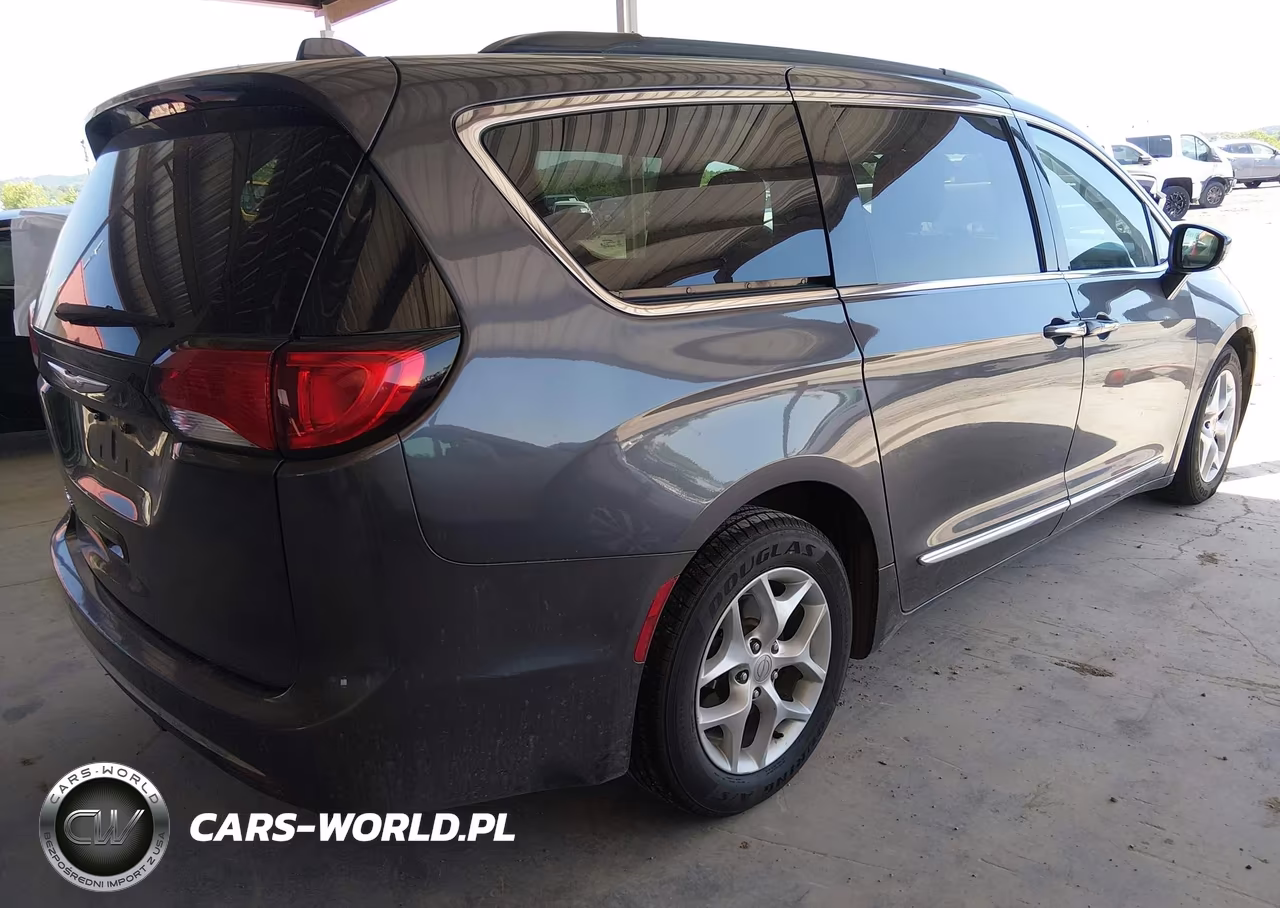 2017 Chrysler Pacifica Touring-L VIN:2C4RC1BG9HR676317 - 4