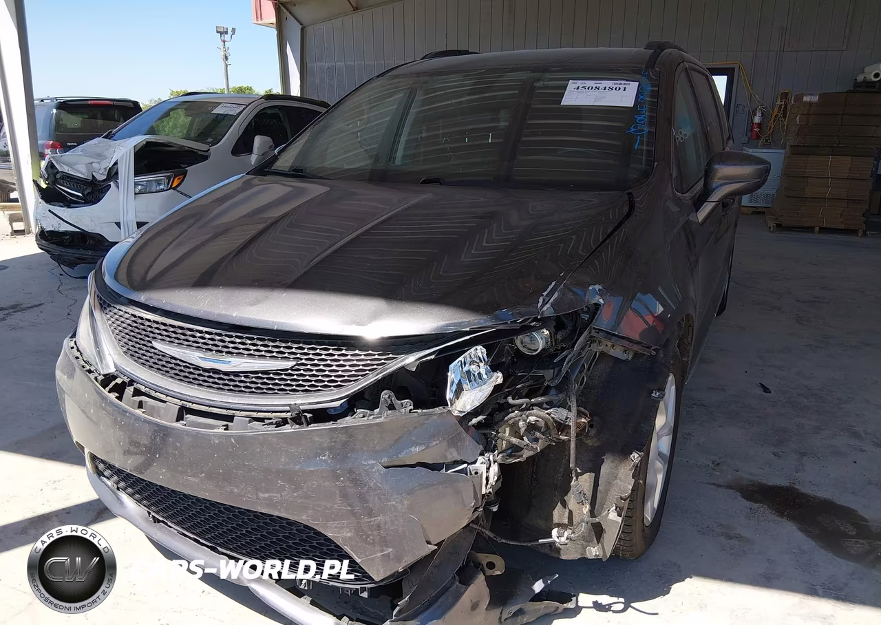 2017 Chrysler Pacifica Touring-L VIN:2C4RC1BG9HR676317 - 6