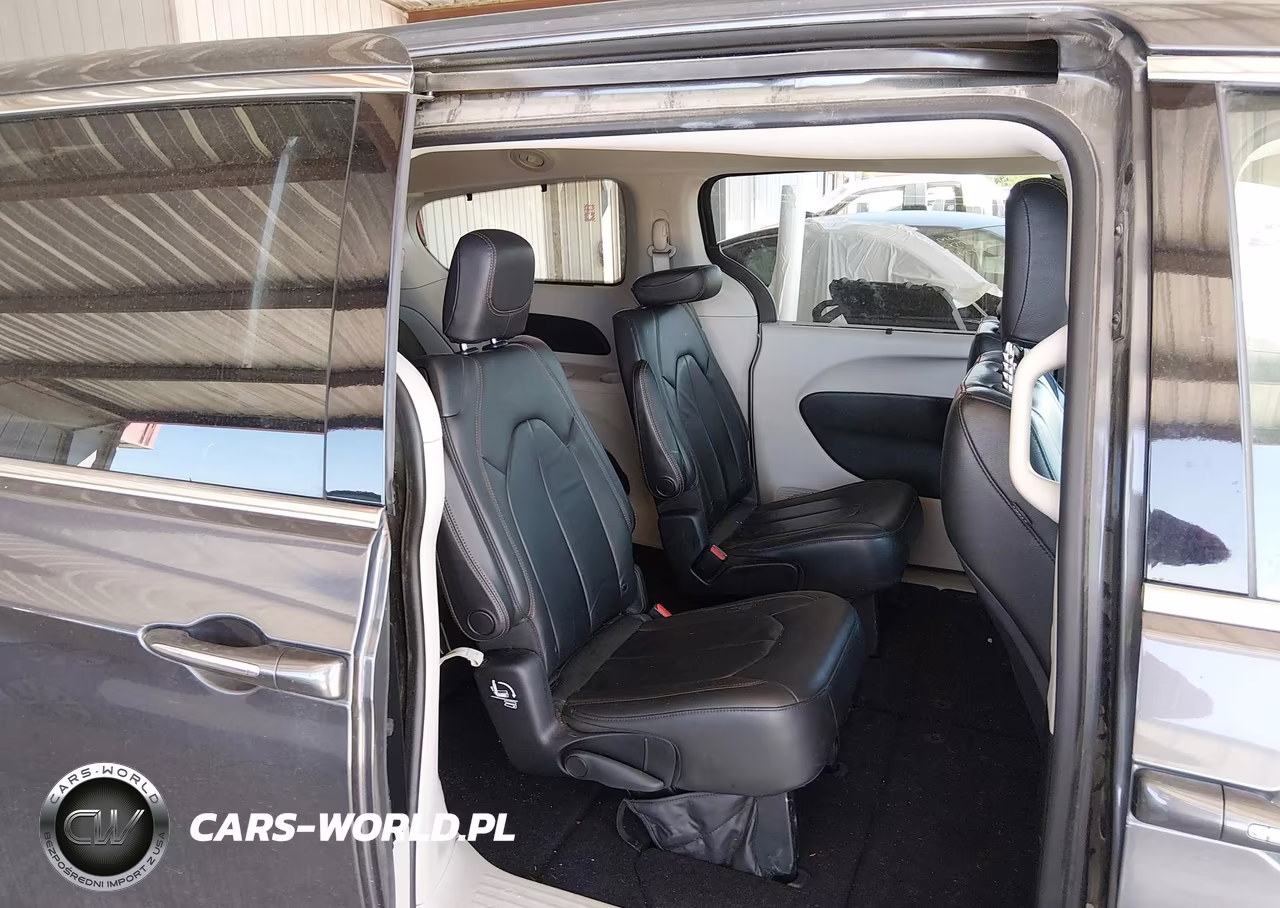 2017 Chrysler Pacifica Touring-L VIN:2C4RC1BG9HR676317 - 8