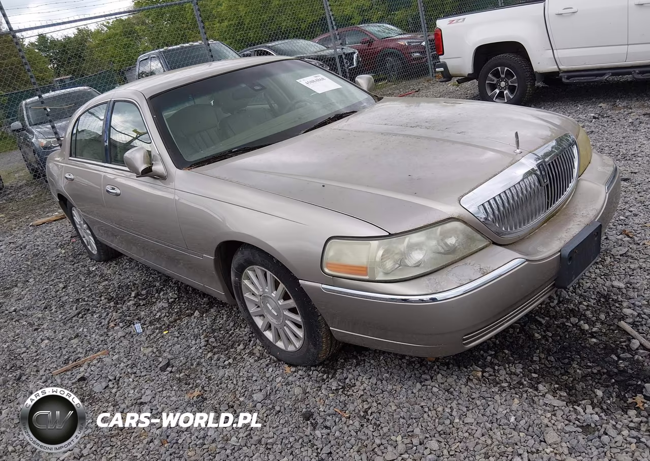 2003 Lincoln Town Car Signature