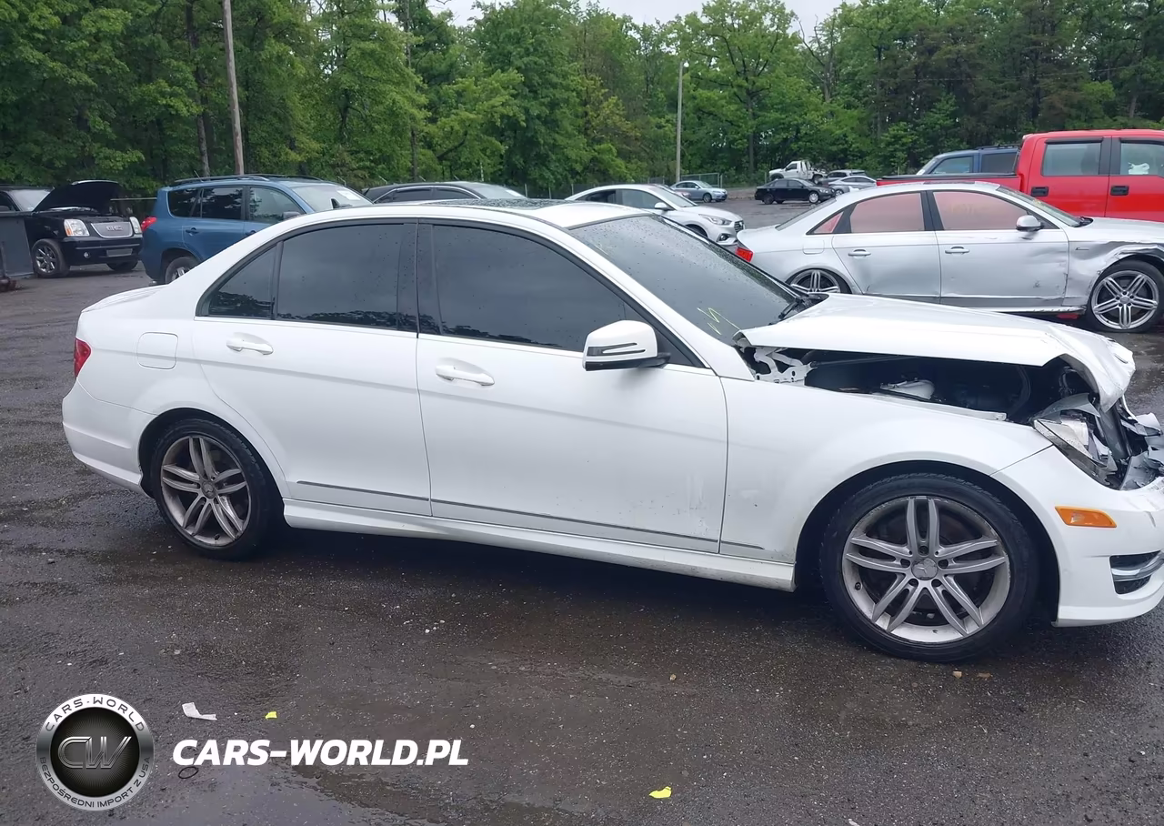 2013 Mercedes-Benz C 300 Luxury 4Matic-Sport 4Matic VIN:WDDGF8AB0DG143951 - 13