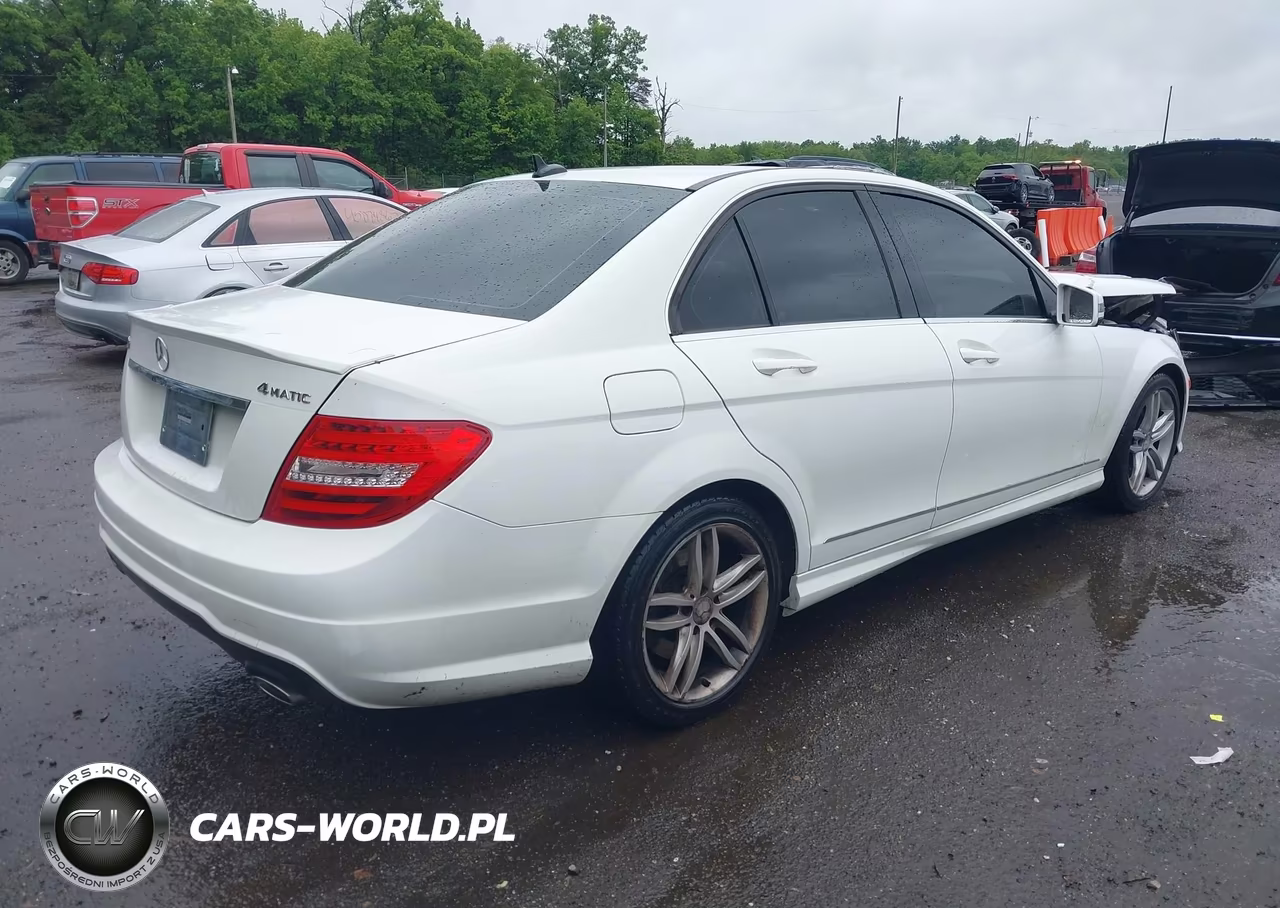 2013 Mercedes-Benz C 300 Luxury 4Matic-Sport 4Matic VIN:WDDGF8AB0DG143951 - 4
