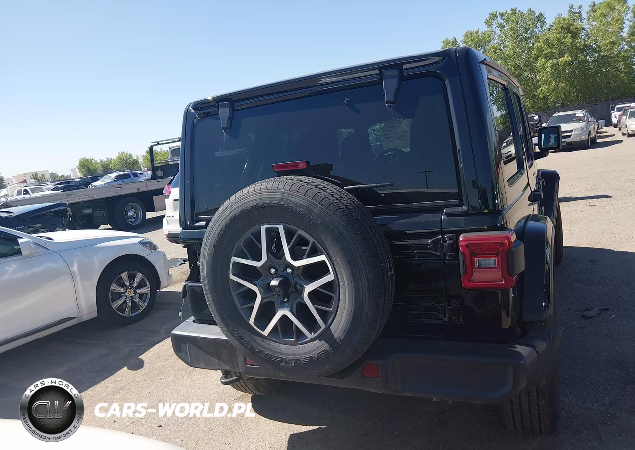 2025 Jeep Wrangler 4-Door Sahara 4X4 VIN:1C4PJXEN9SW645111 - 17