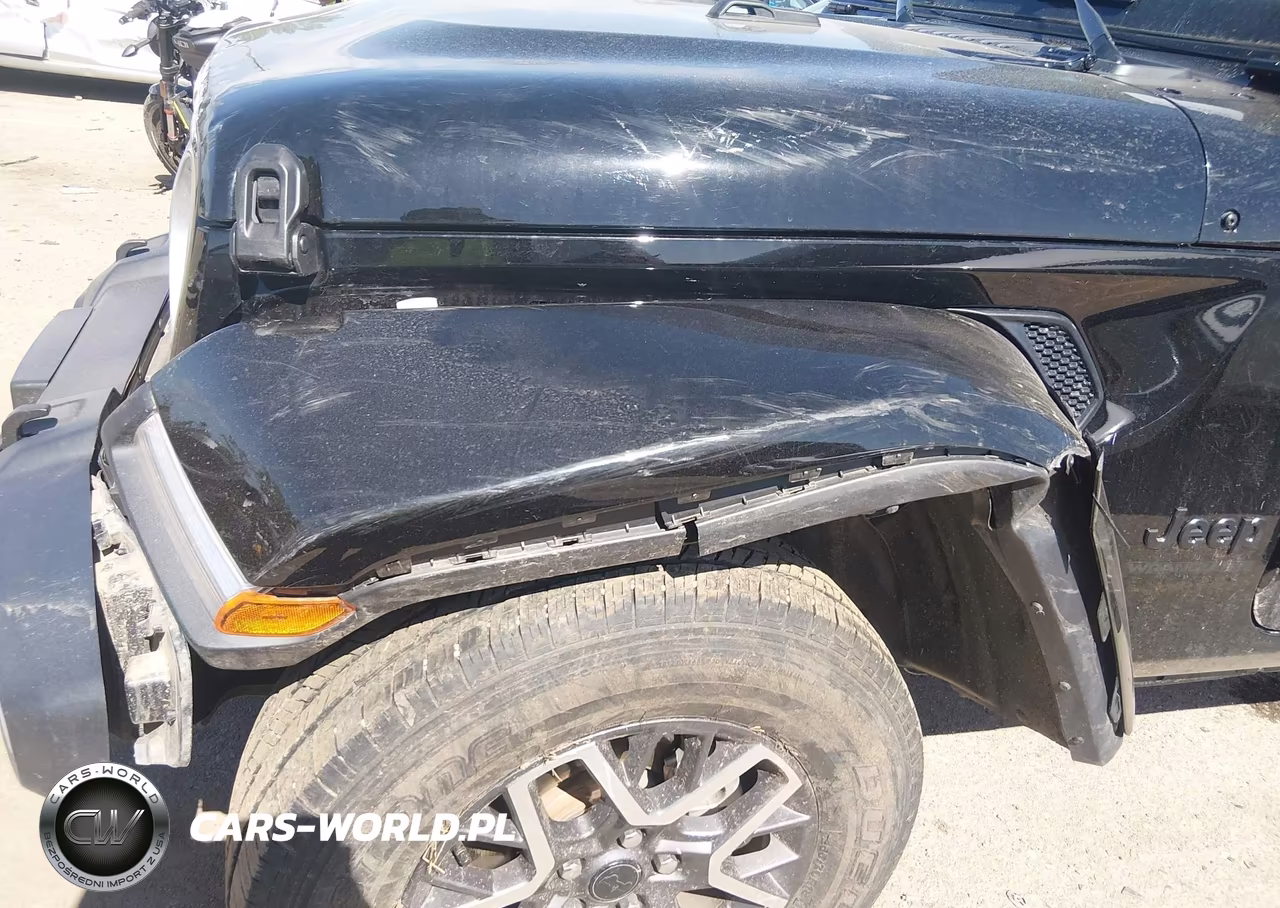 2025 Jeep Wrangler 4-Door Sahara 4X4 VIN:1C4PJXEN9SW645111 - 18