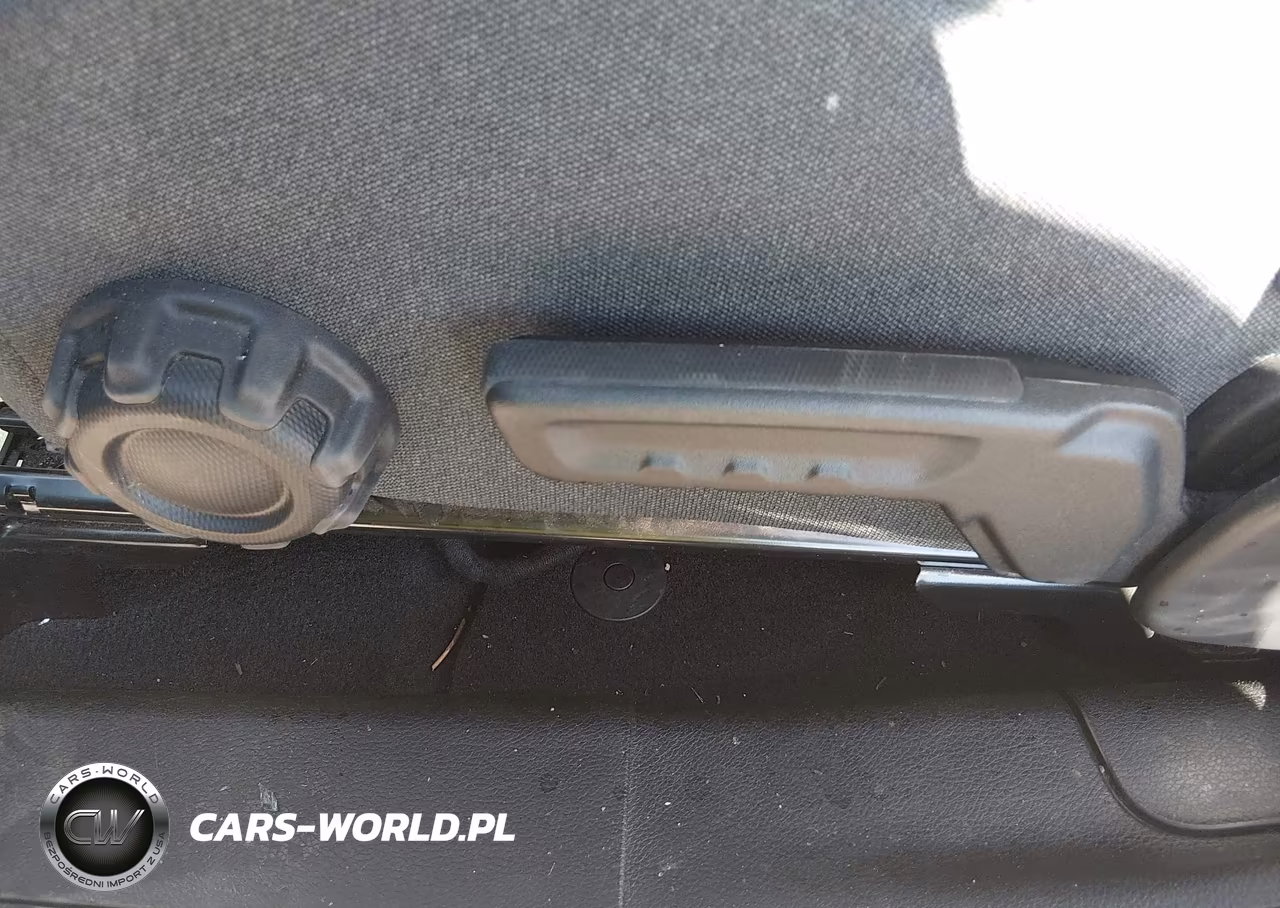 2025 Jeep Wrangler 4-Door Sahara 4X4 VIN:1C4PJXEN9SW645111 - 9