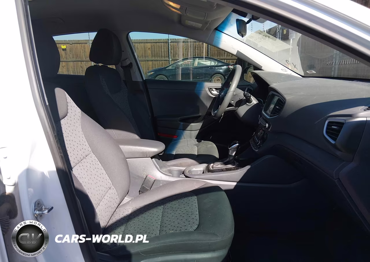 2019 Hyundai Ioniq Hybrid Blue VIN:KMHC65LC0KU114392 - 5