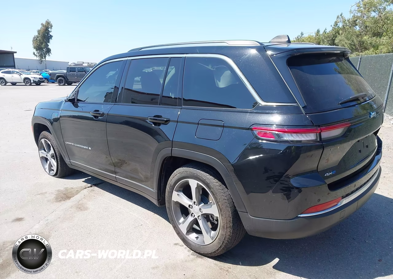 2024 Jeep Grand Cherokee 4Xe VIN:1C4RJYB6XRC684927 - 3