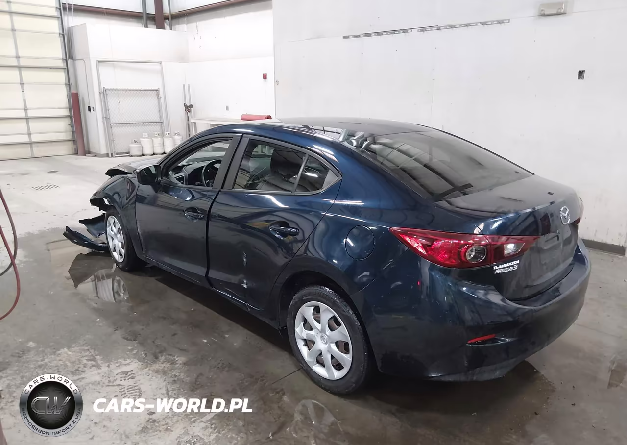2018 Mazda Mazda3 Sport VIN:3MZBN1U75JM174133 - 3