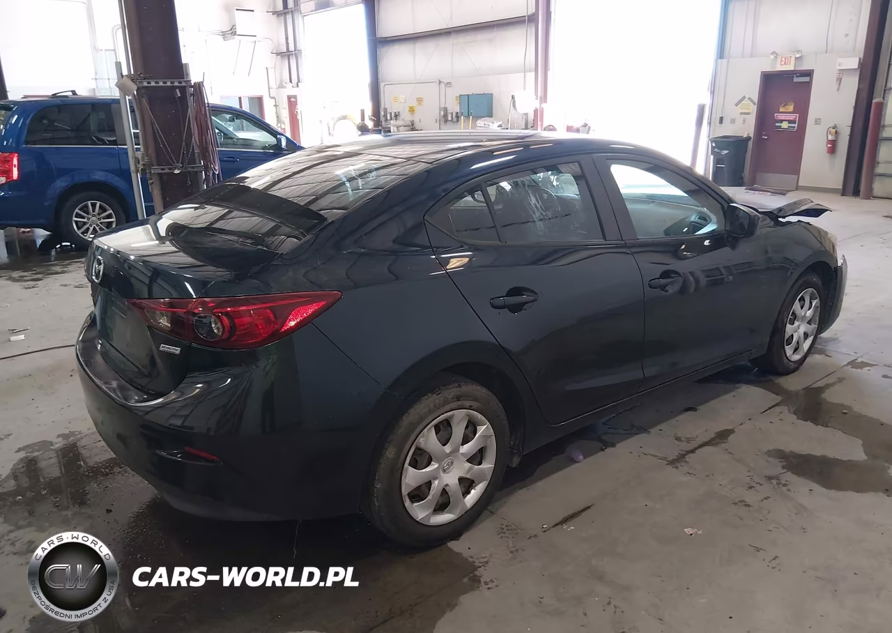 2018 Mazda Mazda3 Sport VIN:3MZBN1U75JM174133 - 4